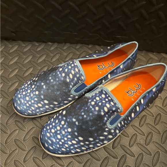 blu kicks Shoes - blu kicks Blue Whale Shark Womens Sz 10 Slip-on Recycled Canvas Rubber sole shoe